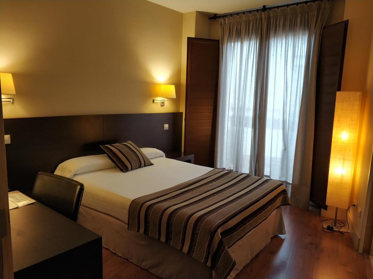 Hotel Puerta Del Arco Tudela de Duero Exterior foto