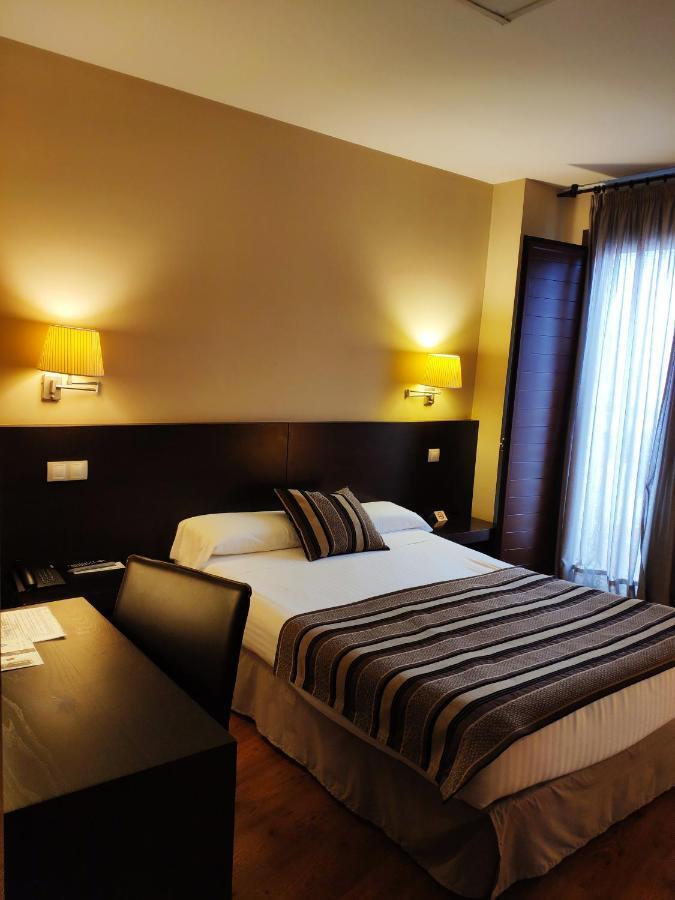 Hotel Puerta Del Arco Tudela de Duero Exterior foto